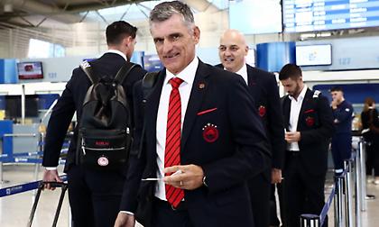 Με πλατιά χαμόγελα πέταξαν οι παίκτες του Ολυμπιακού για τη Σουηδία