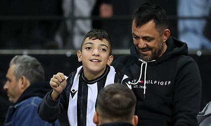 Στην Τούμπα για να παρακολουθήσει το ΠΑΟΚ-Πλζεν ο μικρός Γιαννάκης