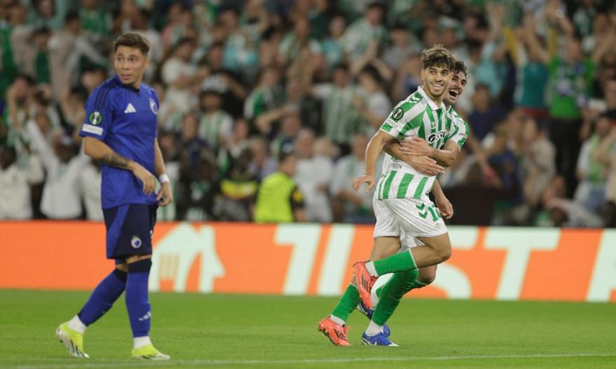 Μπέτις-Κοπεγχάγη: «Τηλεκατευθυνόμενο» σουτ του Εζαλζουλί από τα 30 μέτρα και 1-0