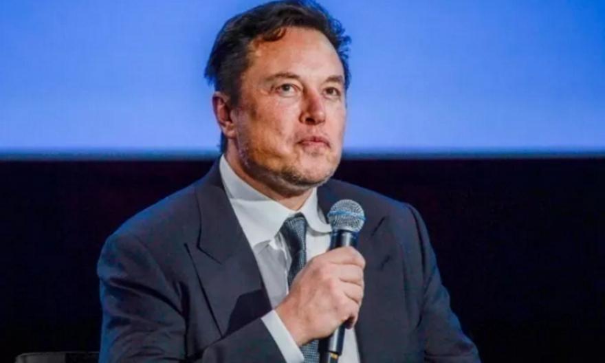 Ο Ίλον Μασκ κληρώνει δώρα εκατομμυρίων για να στηρίξει Τραμπ