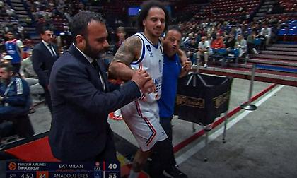 Ανησυχία στην Εφές για Λάρκιν: Αποχώρησε υποβασταζόμενος μετά από πάτημα του Μίροτιτς!