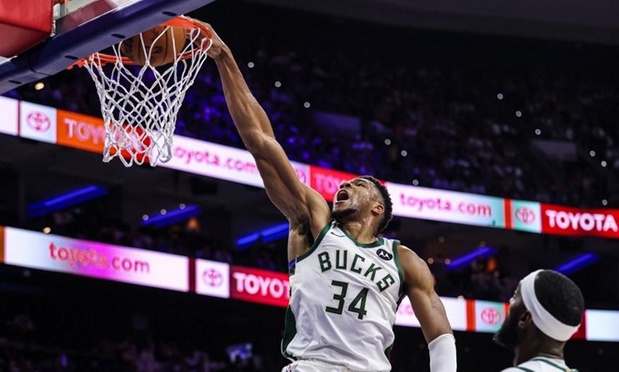 Γιάννης Αντετοκούνμπο: Τα highlights στη νίκη επί των Σίξερς στην πρεμιέρα