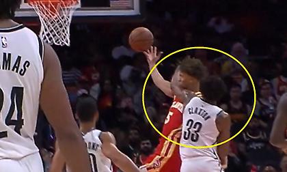 Εγκληματικό φάουλ Κλάξτον σε Ντάνιελς, οδήγησε στην αποβολή του