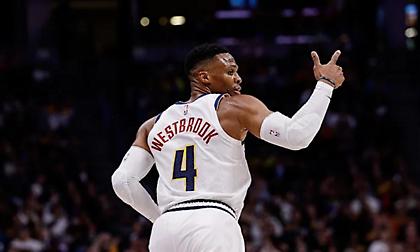 Πιο Γουέστμπρουκ... πεθαίνεις: Αποθεώθηκε από το κοινό των Νάγκετς και αμέσως έκανε airball σε τρίποντο!