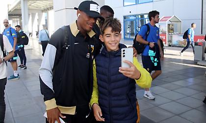 Στιγμές από την αναχώρηση της ΑΕΚ για Σέρρες (pics)