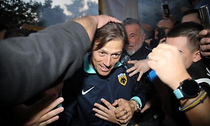 Χαμός στην υποδοχή της ΑΕΚ στις Σέρρες (pics & vid)