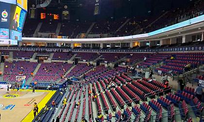 Μοίρασε σημαίες της Τουρκίας σε όλους τους οπαδούς της η Φενέρ για το ματς με Παναθηναϊκό