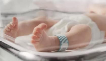 Ολλανδία: Βρέθηκε ζωντανό το πρόωρο βρέφος που απήχθη από τους γονείς του