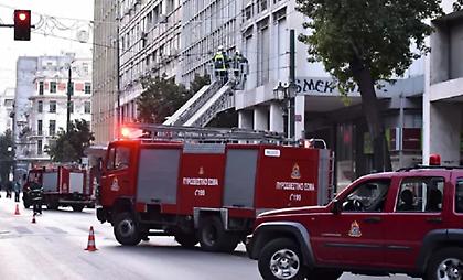 Περιστέρι: Νοσηλευτής έχει «ταμπουρωθεί» σε σπίτι ψυχιάτρου και απειλεί να αυτοκτονήσει