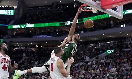 Στην κορυφή του Top-10 του NBA η καρφωματάρα του Γιάννη μπροστά στον Βούτσεβιτς!