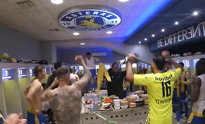 Μπουγέλο, συνθήματα και πάρτι στα αποδυτήρια του Asteras AKTOR μετά τη νίκη επί του Ολυμπιακού