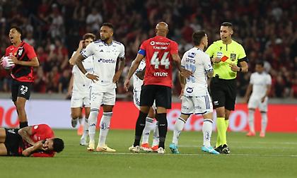 Απίστευτο: Παίκτης της Κρουζέιρο αποβλήθηκε στα 3’’ μετά την έναρξη αγώνα!