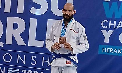 Ο Γιώργος Λουλούδας στο τρίτο σκαλί του βάθρου στο παγκόσμιο πρωτάθλημα Ζίου-Ζίτσου