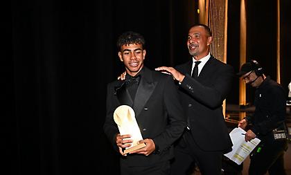 Στον Γιαμάλ το Kopa Trophy, μοιράστηκαν το τρόπαιο του πρώτου σκόρερ Κέιν και Εμπαπέ