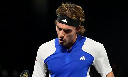 Άνετα στους «16» του Παρισιού ο Τσιτσιπάς!