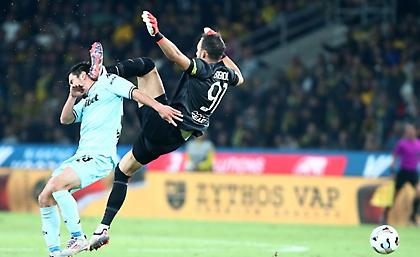 Διαφώνησε με τον Φωτιά στο VAR ο Σιδηρόπουλος και δεν έβγαλε κόκκινη στον Μπρινιόλι για σκληρό μαρκάρισμα!