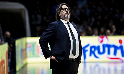 Απάντησε στα παράπονα του Ερυθρού Αστέρα για τη διαιτησία ο Τρινκιέρι: «Σε κάθε παιχνίδι, κάποιος θα έχει παράπονα»