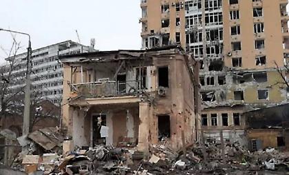 Ουκρανία: Βομβαρδισμός πολυκατοικίας στο Χάρκοβο – Φόβοι για εγκλωβισμένους στα ερείπια