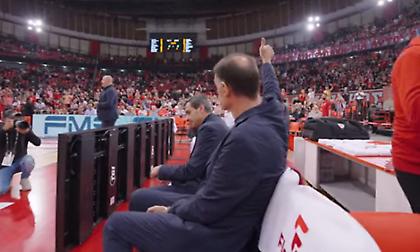 Η αποθέωση στον Μπαρτζώκα, η καυτή εξέδρα και η σκισμένη φανέλα του Φαλ: Η παρακάμερα από το Ολυμπιακός-Μπαρτσελόνα