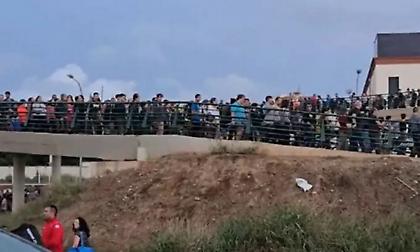 Φονικές πλημμύρες στην Ισπανία: Χιλιάδες εθελοντές προσεγγίζουν πεζή τη Βαλένθια