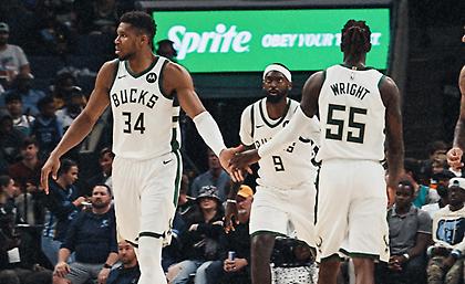 Βαριά ήττα Μπακς στο Μέμφις, πάλευε μόνος ο Αντετοκούνμπο