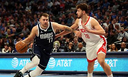 Άλωσαν το Ντάλας οι Ρόκετς, φοβεροί Μπούκερ και Γουεμπανιαμά