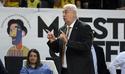 Παράπονα του Σάκοτα: «Τι πρόβλημα έχει η διαιτησία να προσαρμοστεί;»