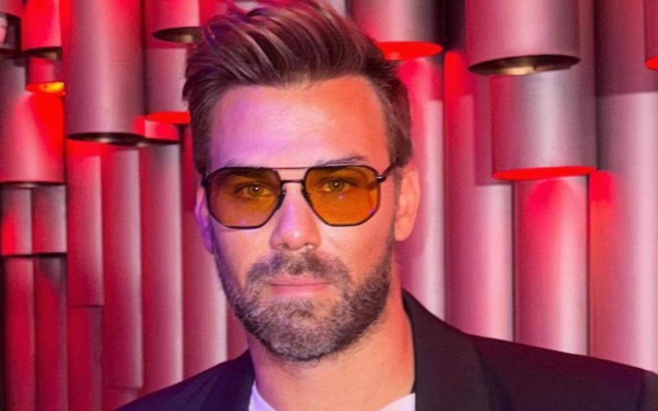 Γιώργος Σαμπάνης: Η άγνωστη ιστορία πίσω από το «Κανείς δεν ξέρει» και ο στίχος της ζωής του