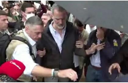 Οργισμένα πλήθη αποδοκιμάζουν τον Ισπανό βασιλιά στη Βαλένθια - Του πέταξαν λάσπες