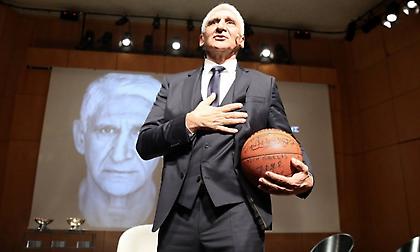 Συγκίνηση και μνήμες '87 στην παρουσίαση της αυτοβιογραφίας του Παναγιώτη Γιαννάκη!