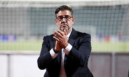 Ήρεμος και δίνοντας συνεχείς οδηγίες στους παίκτες: Έτσι έζησε ο Ρουί Βιτόρια το ντεμπούτο του στον Παναθηναϊκό