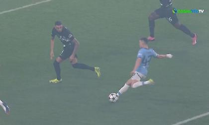 Εκτέλεση του Φόντεν με το αριστερό και μπροστά η Σίτι στη Λισαβόνα