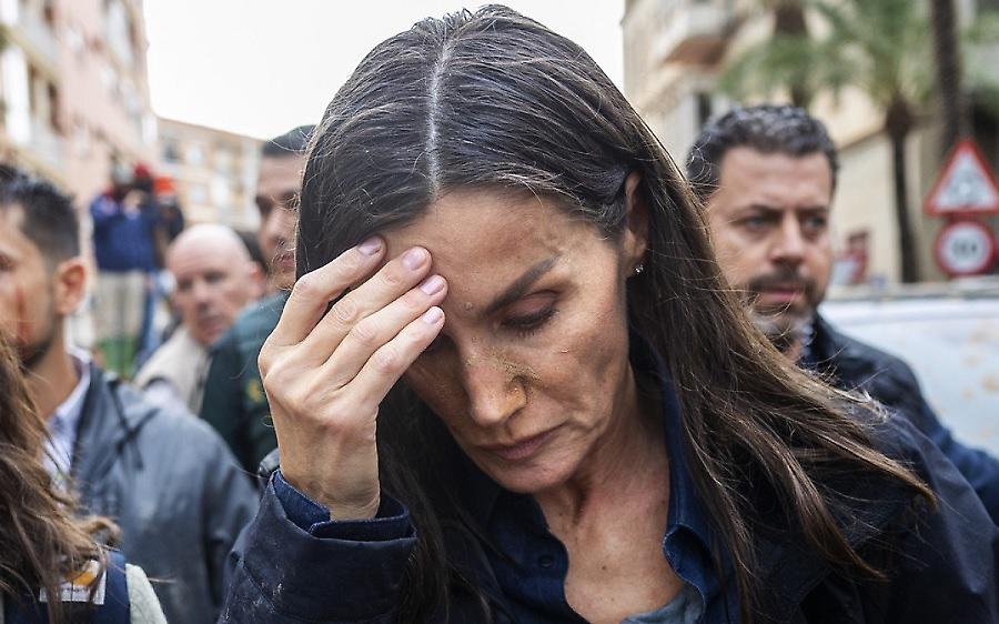 Βαλένθια: Πέταξαν λάσπες στον Βασιλιά και τη Βασίλισσα της Ισπανίας - Φυγαδεύτηκε ο Πρωθυπουργός