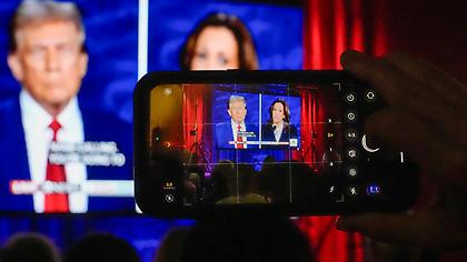 Πιο δημοφιλής η Χάρις σύμφωνα με το πρώτο exit poll