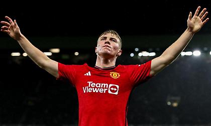 Με «αστεράτη» ενδεκάδα κόντρα στον ΠΑΟΚ η Μάντσεστερ Γιουνάιτεντ