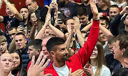 Στη «Χάλα Πιονίρ» για το Ερυθρός Αστέρας-Άλμπα ο Τζόκοβιτς, αποθεώθηκε από τους φίλους των «ερυθρόλευκων»