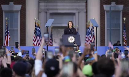 Κάμαλα Χάρις: «Ξέρω ότι οι άνθρωποι νιώθουν ότι μπαίνουμε σε μια σκοτεινή εποχή, ελπίζω να μην είναι έτσι»