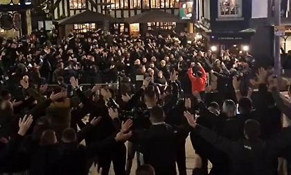 Έγινε… Τούμπα το Μάντσεστερ χθες το βράδυ!