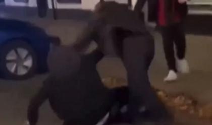 Άγριο γρονθοκόπημα από βουλευτή σε περαστικό έξω από μπαρ στην Βρετανία