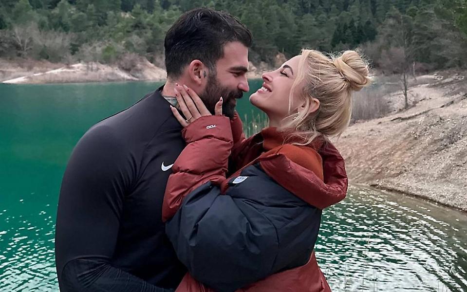 Ο Αλεξάνδρου είδε την Τούνη νύφη, την τρόλαρε και... τσακίστηκε!