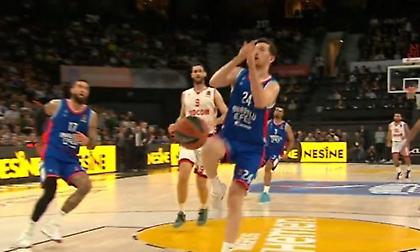 Επικό blooper από τον Οσμάνι στο Εφές-Μονακό: Έχασε την μπάλα μέσα από τα χέρια του και δεν σκόραρε με ελεύθερο λέι απ