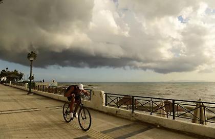 Καιρός: Στους 24 βαθμούς Κελσίου ο υδράργυρος – Μελτέμια έως 7 μποφόρ στο Αιγαίο