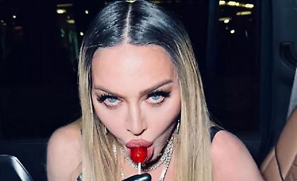 Madonna: Η «βασίλισσα της ποπ» έφαγε τούρτα που έγραφε: «Γ@@@ τον Τραμπ» - Την πείραξε η ήττα της Κάμαλα Χάρις