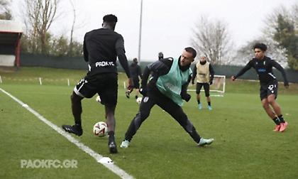 Προπόνηση στην Αγγλία ενόψει Ολυμπιακού για ΠΑΟΚ