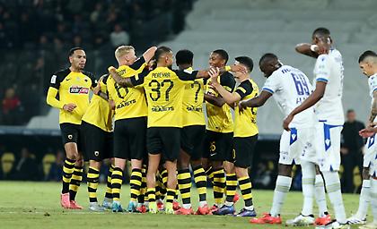 Ζωγράφισε… τρίποντο κορυφής η εντυπωσιακή ΑΕΚ!