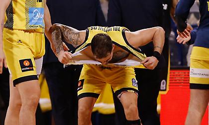 Άρης: Ο Τολιόπουλος έσκισε τη φανέλα του μετά το χαμένο σουτ νίκης κόντρα στο Μαρούσι