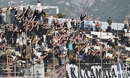 Οι παίκτες δίνουν την ψυχή τους, εμείς τη φωνή μας: Το συγκινητικό βίντεο της Καλαμάτας με παππού και εγγονό!