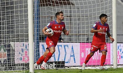 Τρεις έξω, τρεις μέσα για Βόλο για Λιβαδειά