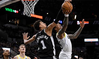 Η διπλή τάπα του Γουεμπανιαμά στο Top 5 του ΝΒΑ