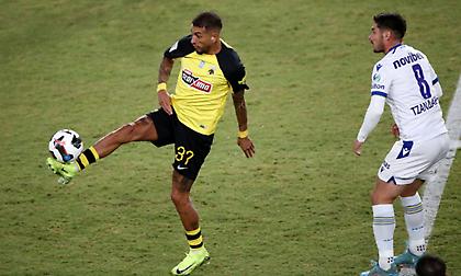 Σαν να είχε μάτια… στην πλάτη: Το απίθανο κοντρόλ του Περέιρα (video)